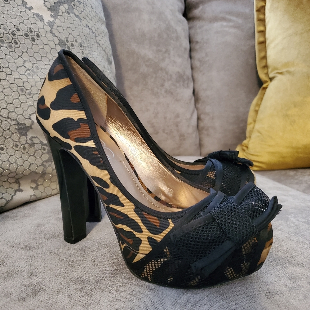 Pumps - Picture 2 of 3